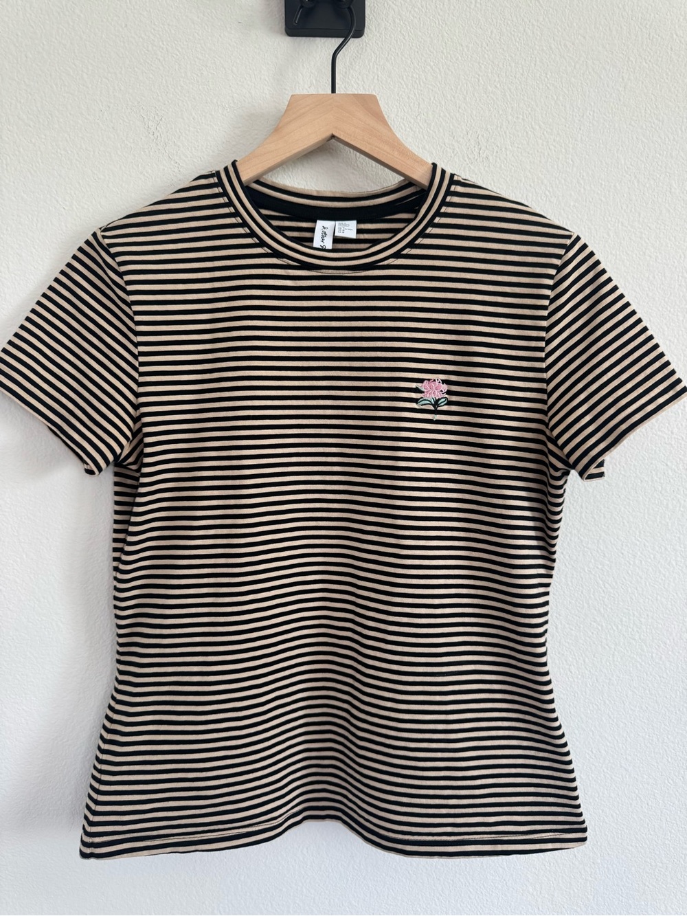 & Other Stories Striped Embroidered Floral Tee Shirt Black Tan Medium